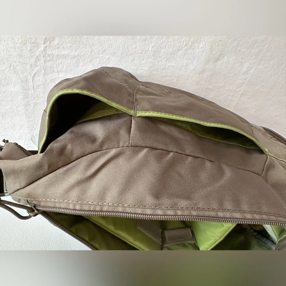 Lowepro Olive Green Passport Sling II Camera Bag/Travelbag